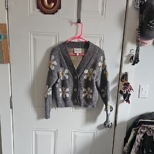 Magnolia Gray Floral V-Neck Button-Up Cardigan with White & Yellow Blooms